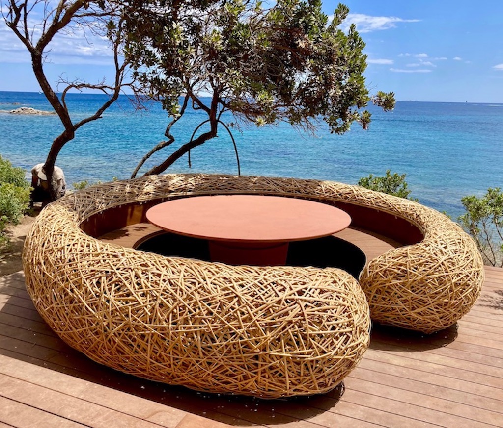 Nid Cala Longa, 2025, canne de provence, 3,5 x 0,25 x 0,8m,&nbsp;Bonifacio